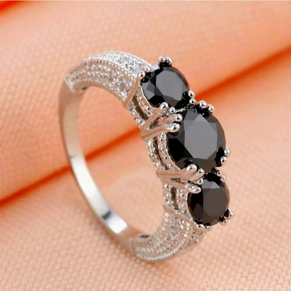 New 3 Stone Black Sapphire 925 Silver Ring. - Picture 1 of 4